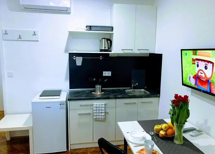 Pula-center And Apartman *