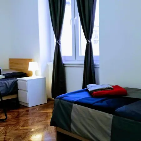 Pula-center And * Pula