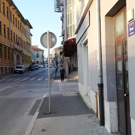 Pula-center And Lägenhet *