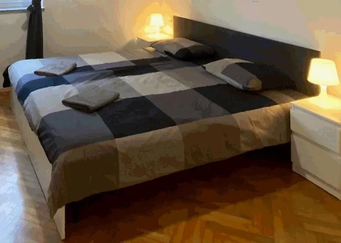 Pula-center And Appartamento