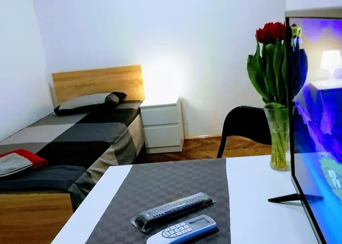 Pula-center And * Pola