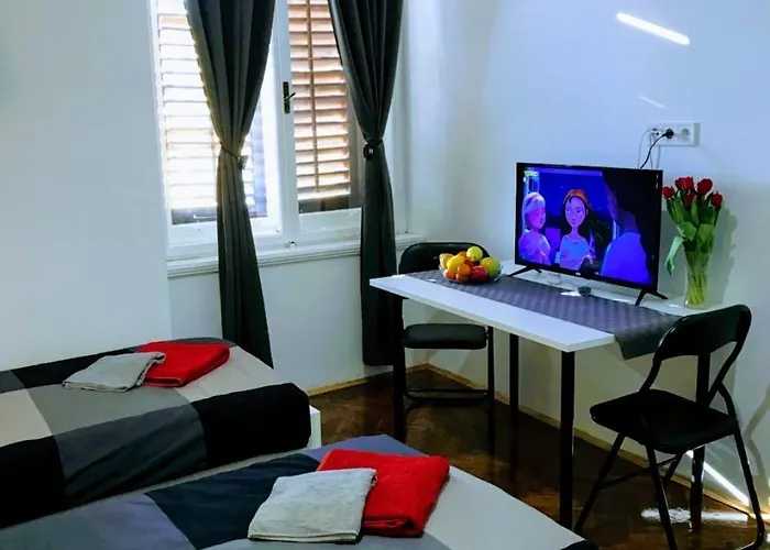 Pula-center And Appartamento