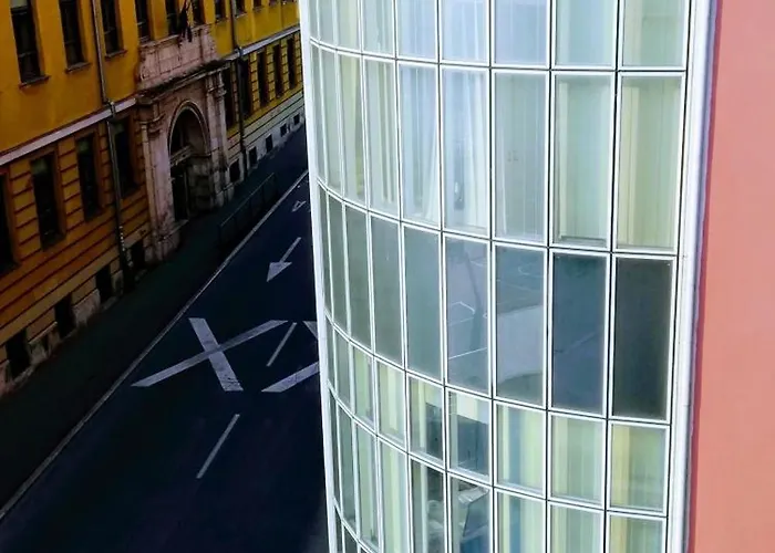 Pula-center And * Pola